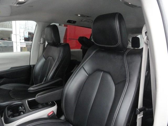 Chrysler Pacifica Hybrid Touring L FWD 2023