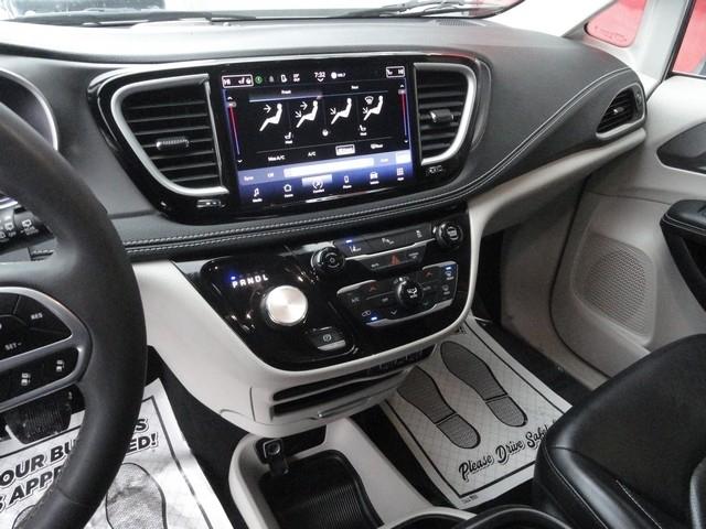 Chrysler Pacifica Hybrid Touring L FWD 2023