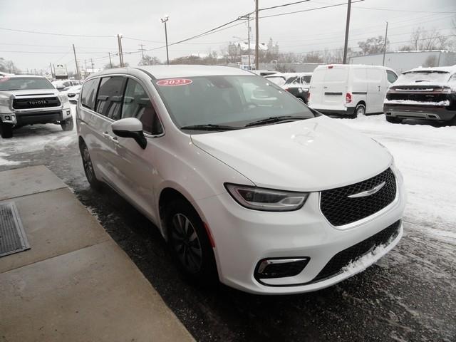 Chrysler Pacifica Hybrid Touring L FWD 2023