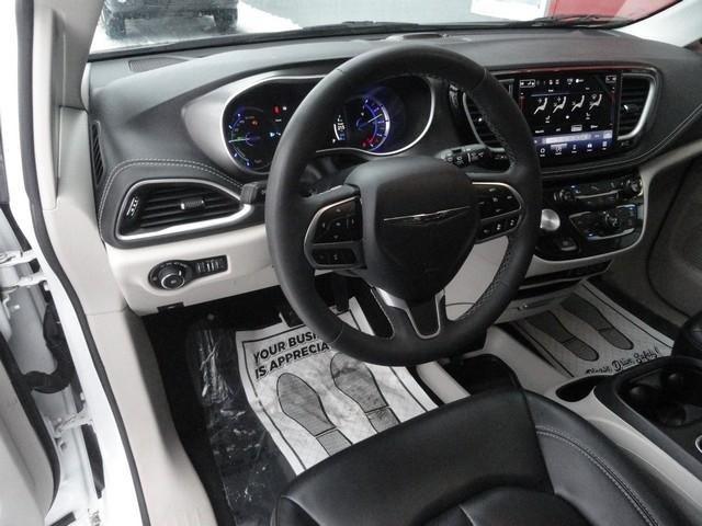 Chrysler Pacifica Hybrid Touring L FWD 2023