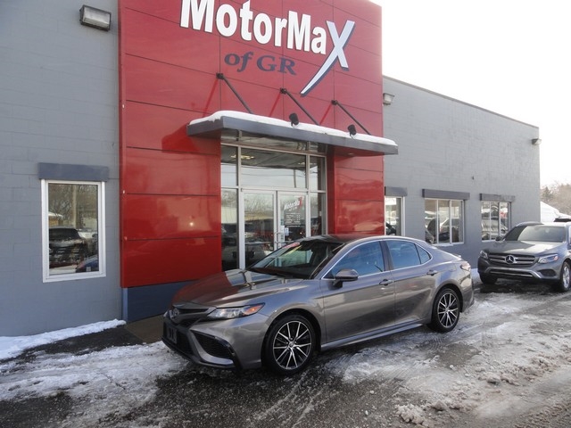 Toyota Camry SE Auto (Natl) 2021