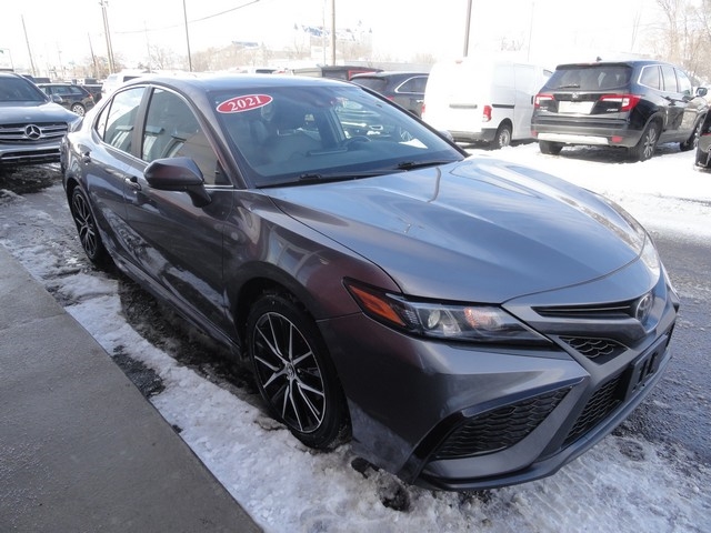 Toyota Camry SE Auto (Natl) 2021