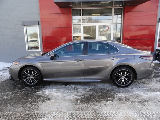 Toyota Camry SE Auto (Natl) 2021