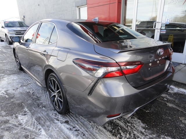 Toyota Camry SE Auto (Natl) 2021