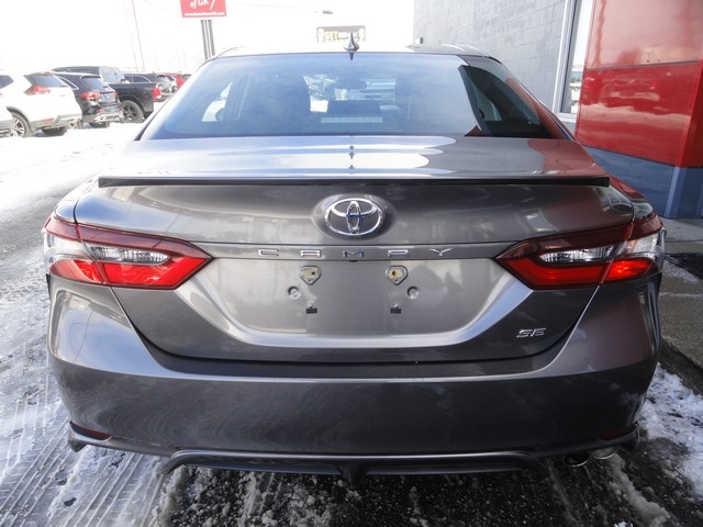 Toyota Camry SE Auto (Natl) 2021