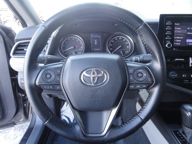 Toyota Camry SE Auto (Natl) 2021