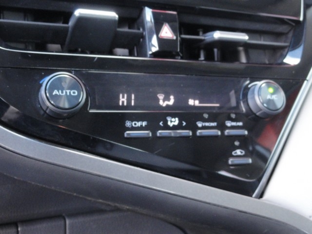 Toyota Camry SE Auto (Natl) 2021