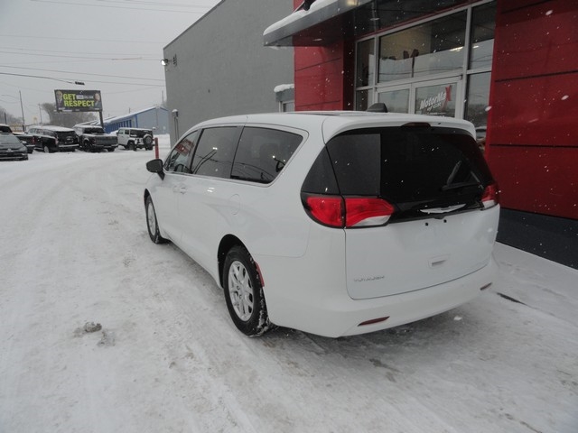 Chrysler Voyager LX FWD 2023