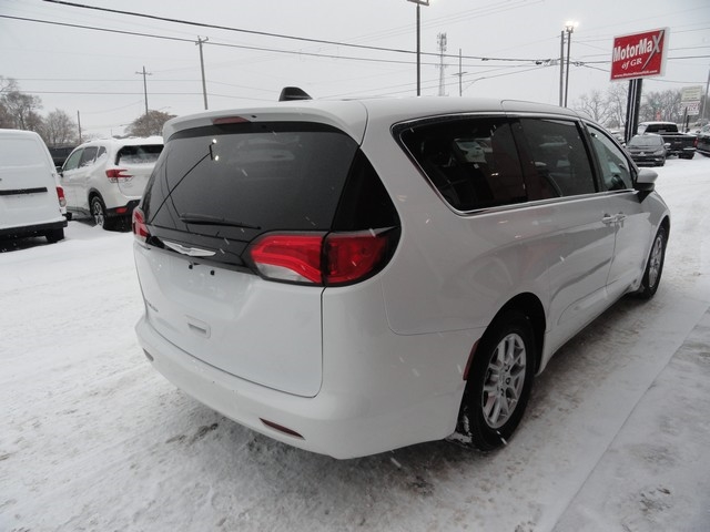 Chrysler Voyager LX FWD 2023