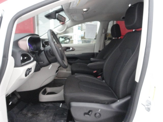 Chrysler Voyager LX FWD 2023