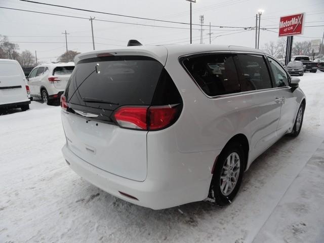 Chrysler Voyager LX FWD 2023