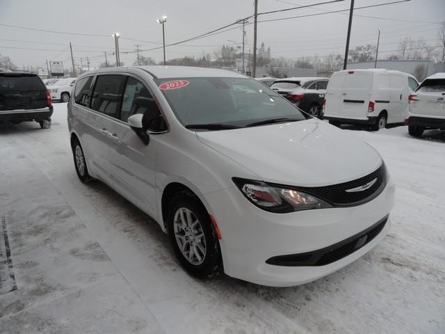 Chrysler Voyager LX FWD 2023