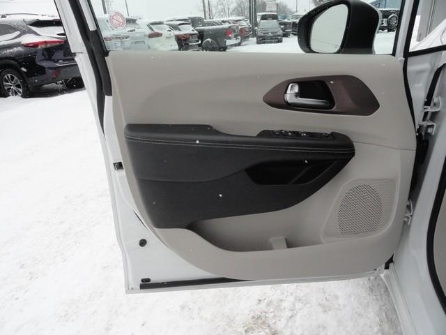 Chrysler Voyager LX FWD 2023