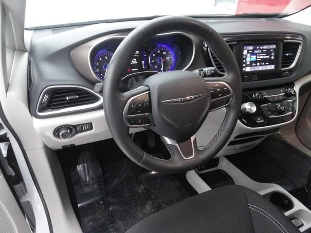 Chrysler Voyager LX FWD 2023