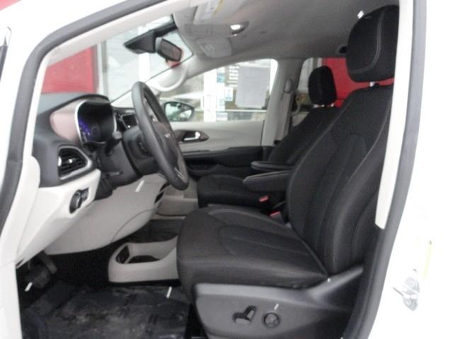 Chrysler Voyager LX FWD 2023