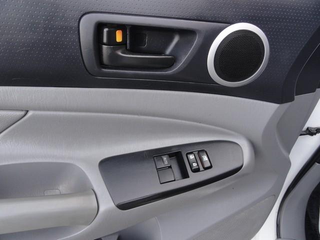 Toyota Tacoma 4WD Access Cab V6 MT (Natl) 2013