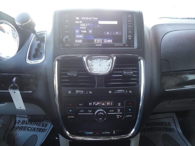 Chrysler Town & Country 4dr Wgn Touring 2014