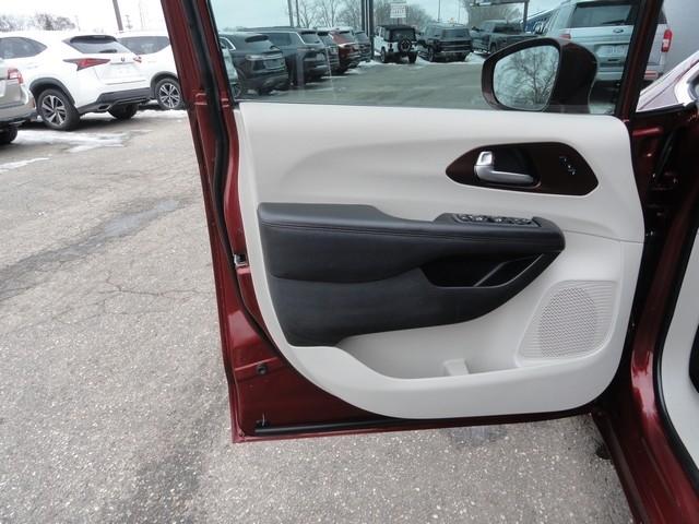 Chrysler Pacifica Limited FWD 2019