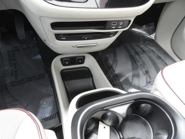 Chrysler Pacifica Limited FWD 2019