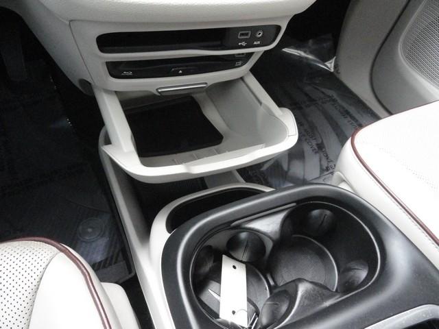 Chrysler Pacifica Limited FWD 2019