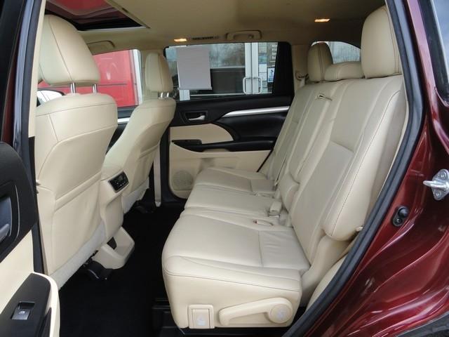 Toyota Highlander AWD 4dr V6 XLE (Natl) 2016