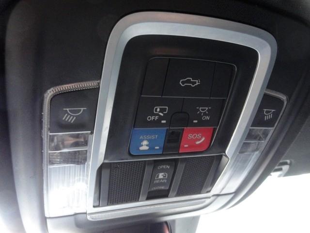 RAM 1500 Laramie 4x4 Crew Cab 5'7" Box 2023