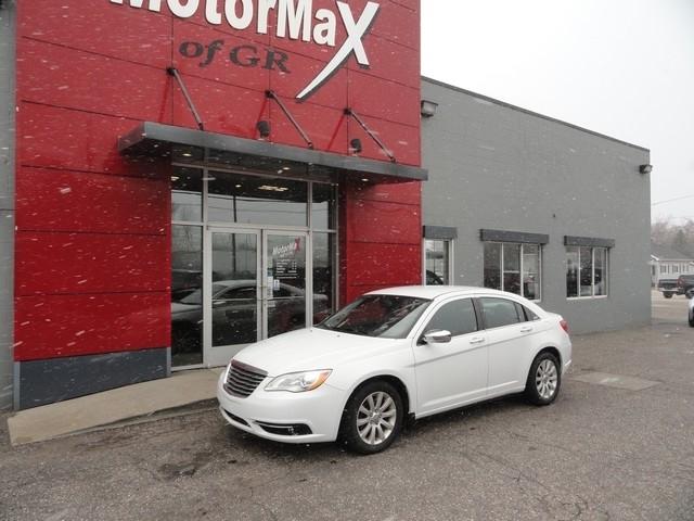 2013 Chrysler 200 Limited Sedan FWD
