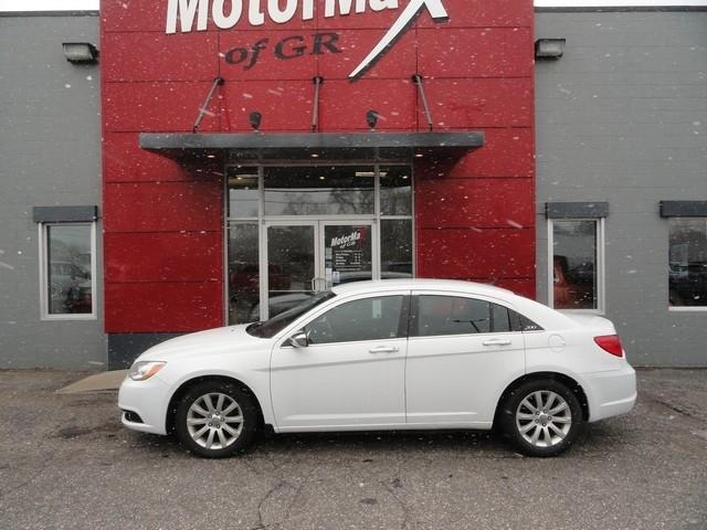 Chrysler 200 4dr Sdn Limited 2013