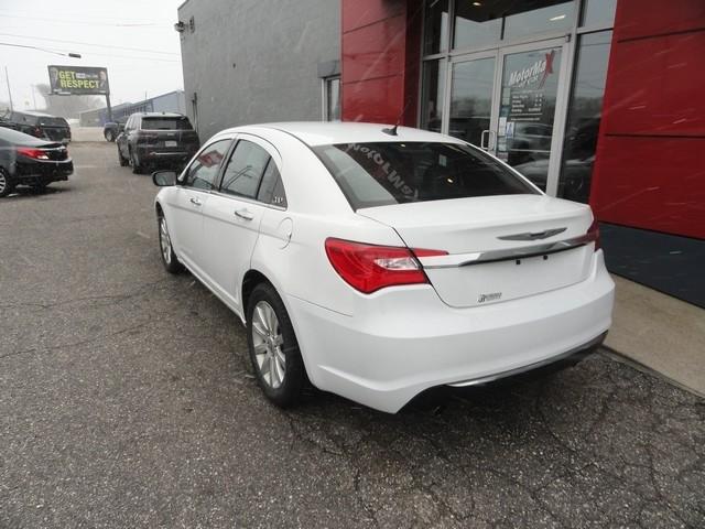 Chrysler 200 4dr Sdn Limited 2013