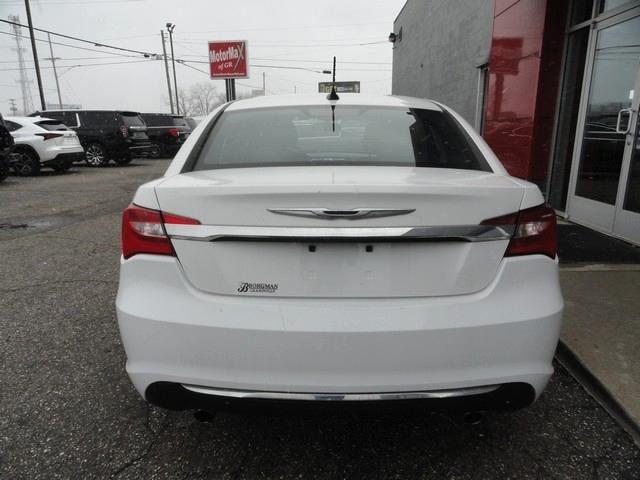 Chrysler 200 4dr Sdn Limited 2013