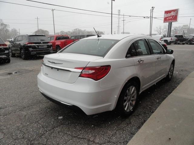 Chrysler 200 4dr Sdn Limited 2013