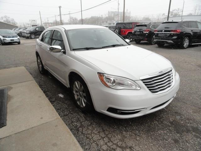 Chrysler 200 4dr Sdn Limited 2013