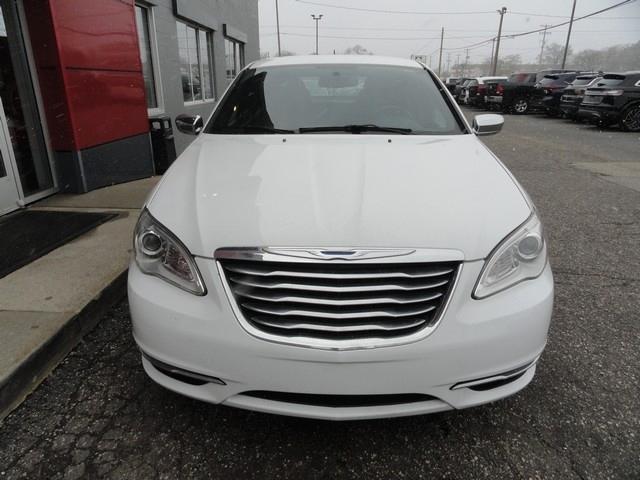 Chrysler 200 4dr Sdn Limited 2013