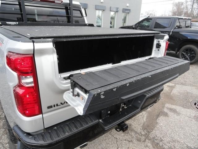 Chevrolet Silverado 1500 4WD Crew Cab 147" Custom Trail Boss 2022