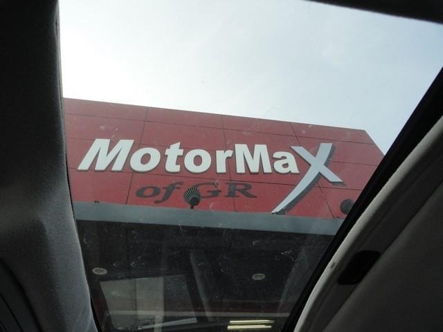 GMC Yukon XL 4WD 4dr SLE 2015