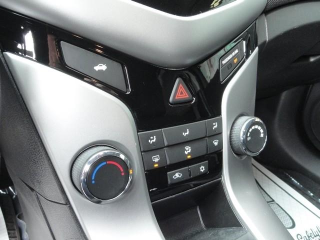 Chevrolet Cruze Limited 4dr Sdn Auto LT w/1LT 2016