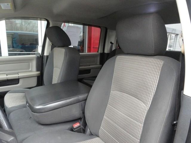 RAM 1500 4WD Crew Cab 140.5" Outdoorsman 2011