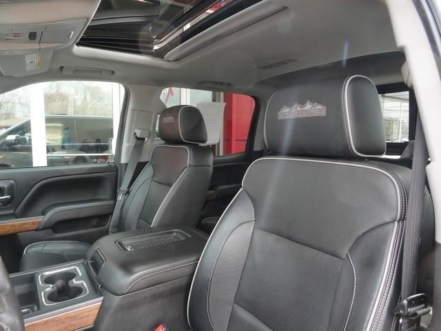 Chevrolet Silverado 1500 4WD Crew Cab 143.5" High Country 2018