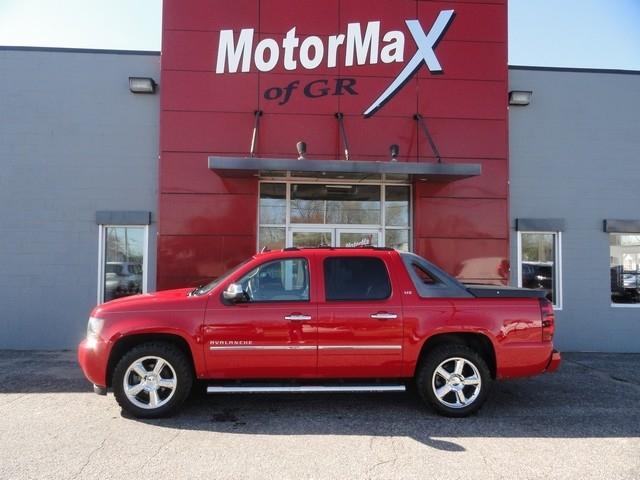 Chevrolet Avalanche 4WD Crew Cab LTZ 2012
