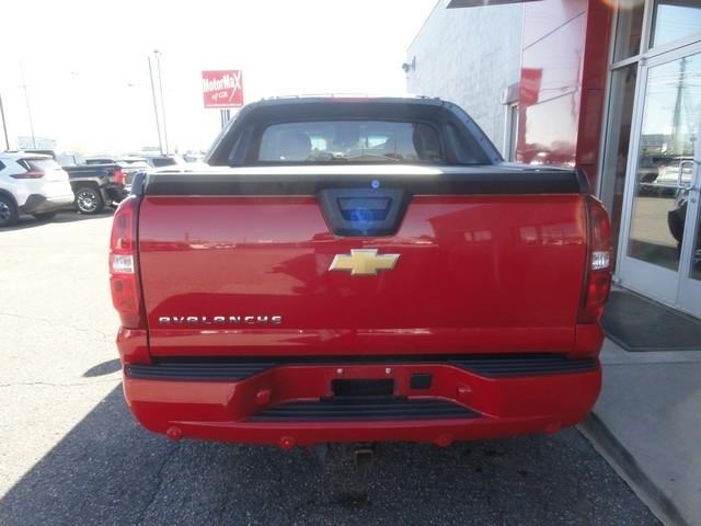 Chevrolet Avalanche 4WD Crew Cab LTZ 2012