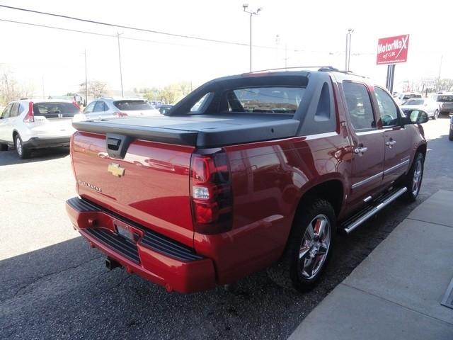 Chevrolet Avalanche 4WD Crew Cab LTZ 2012