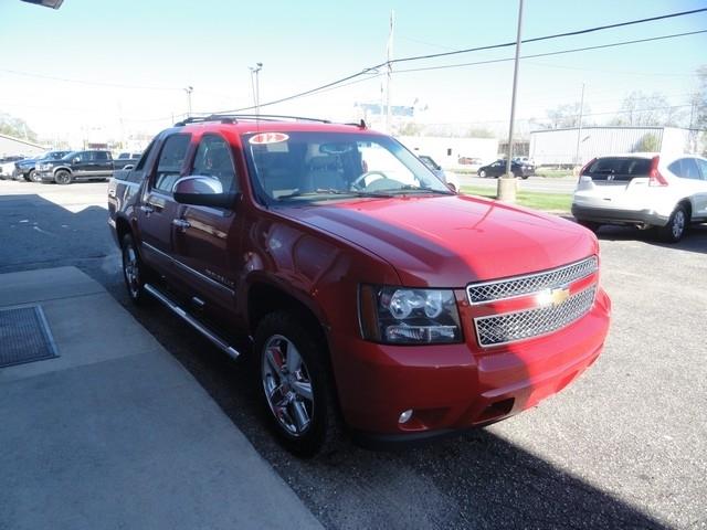 Chevrolet Avalanche 4WD Crew Cab LTZ 2012