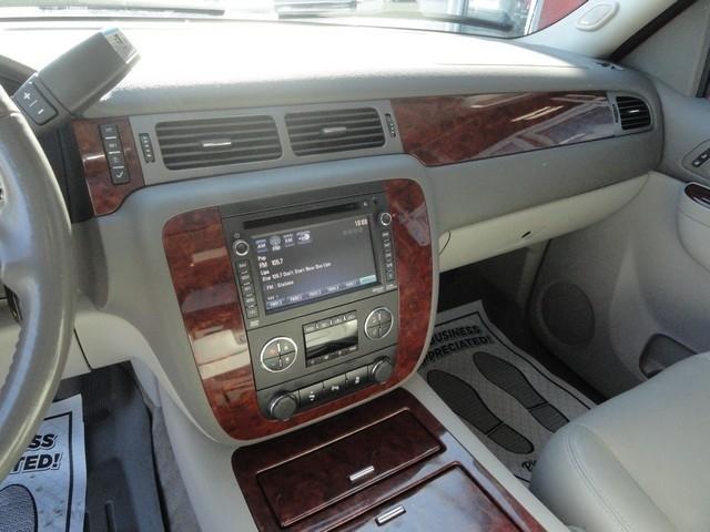 Chevrolet Avalanche 4WD Crew Cab LTZ 2012