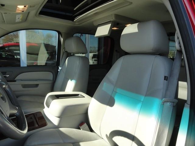 Chevrolet Avalanche 4WD Crew Cab LTZ 2012