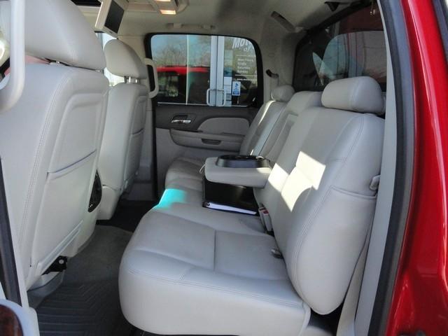 Chevrolet Avalanche 4WD Crew Cab LTZ 2012