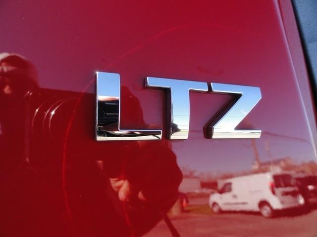 Chevrolet Avalanche 4WD Crew Cab LTZ 2012