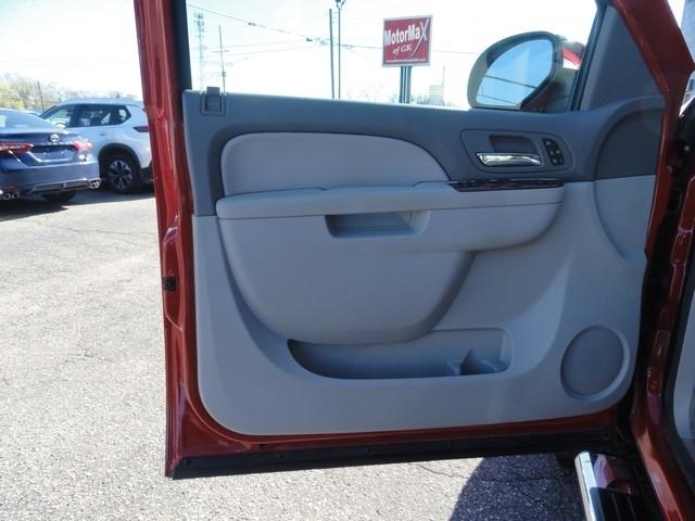 Chevrolet Avalanche 4WD Crew Cab LTZ 2012