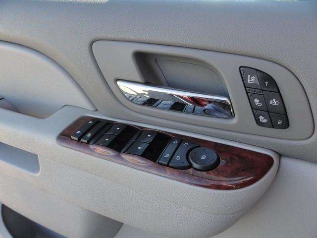 Chevrolet Avalanche 4WD Crew Cab LTZ 2012