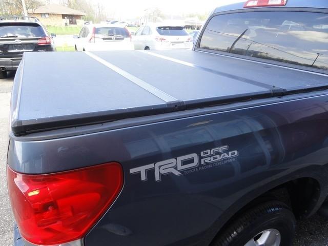 Toyota Tundra 4WD Truck CrewMax 5.7L V8 6-Spd AT (Natl) 2008