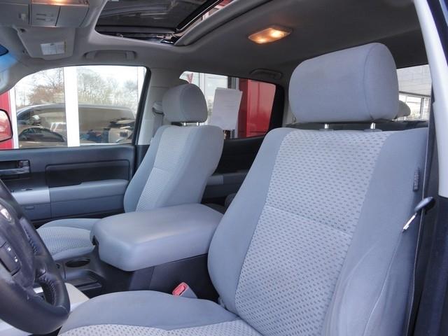 Toyota Tundra 4WD Truck CrewMax 5.7L V8 6-Spd AT (Natl) 2008